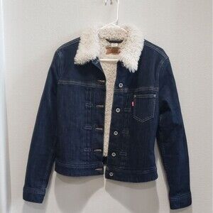 Levi's heritage  sherpa trucker jean jacket size medium NWNT